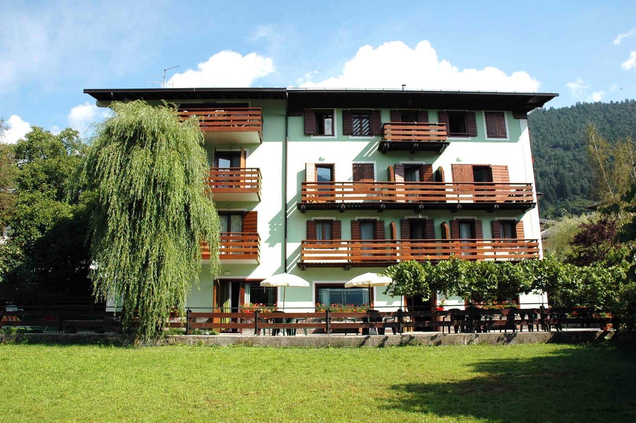 Hotel Diana 아우론조디까도레 외부 사진
